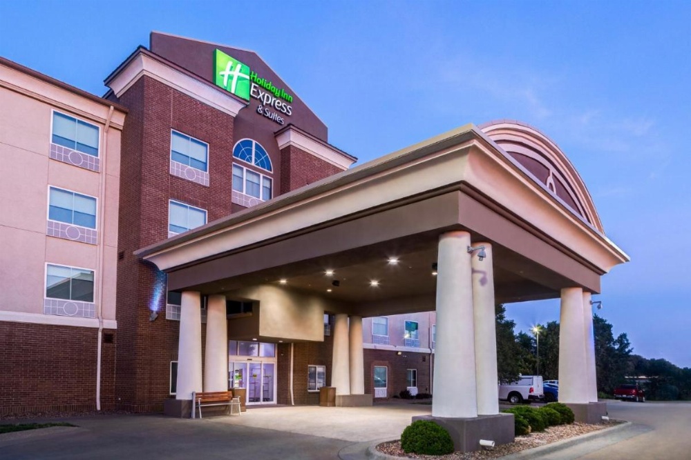Holiday Inn Express Hotel & Suites Salina Image 16