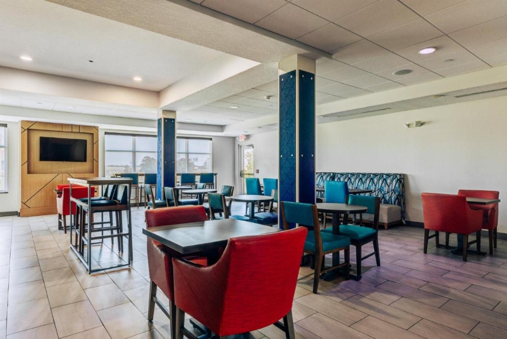 Holiday Inn Express Hotel & Suites Salina Image 18