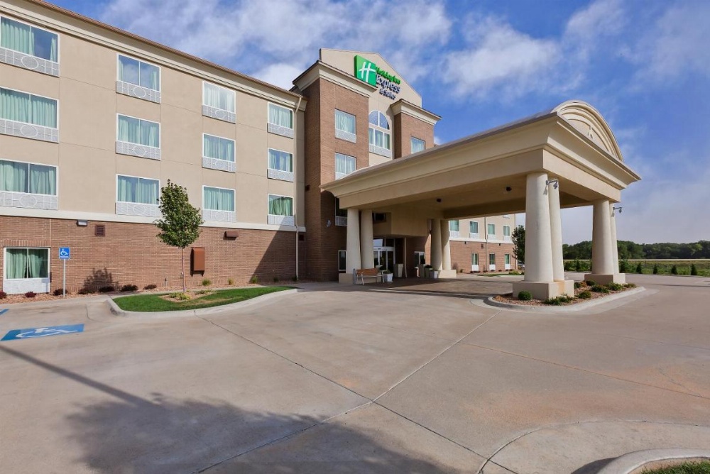 Holiday Inn Express Hotel & Suites Salina Image 20
