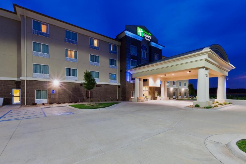 Holiday Inn Express Hotel & Suites Salina Image 27