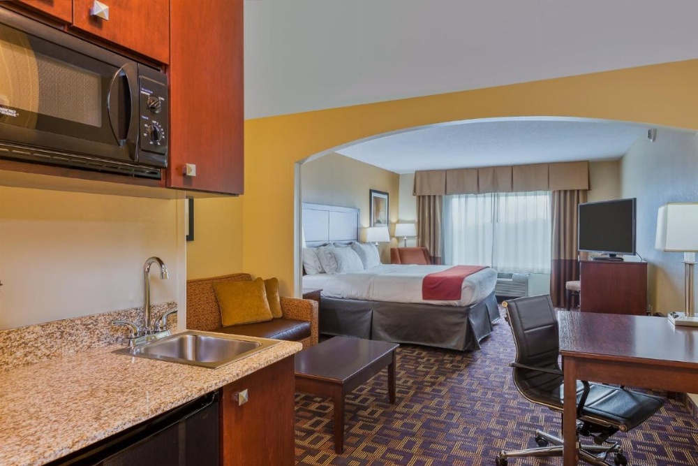 Holiday Inn Express Hotel & Suites Salina Image 35