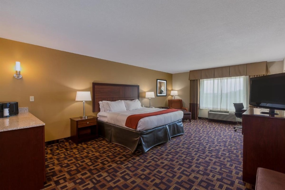 Holiday Inn Express Hotel & Suites Salina Image 36