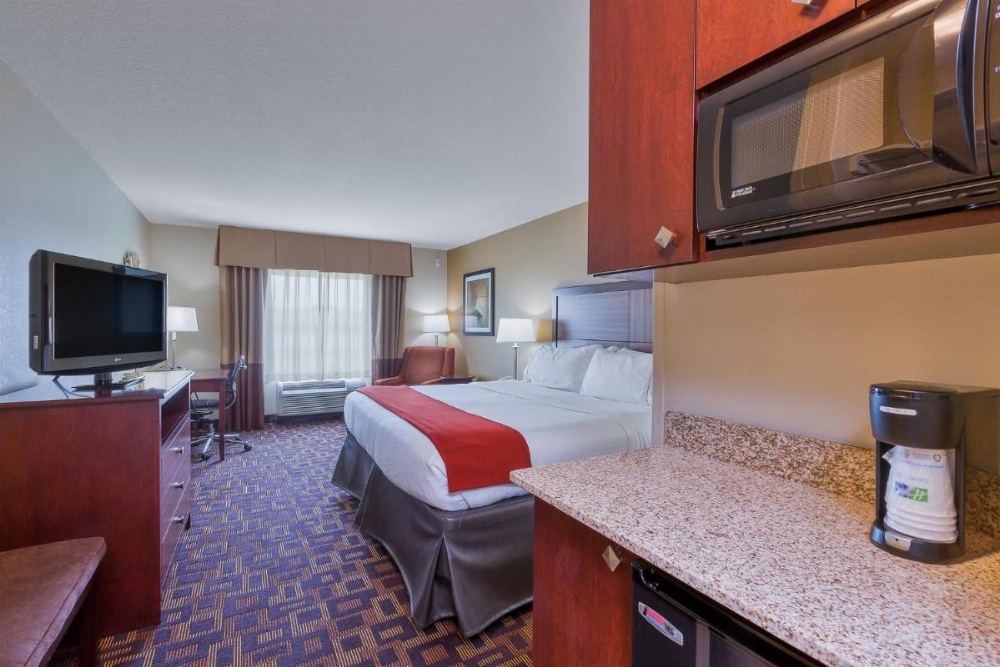 Holiday Inn Express Hotel & Suites Salina Image 37
