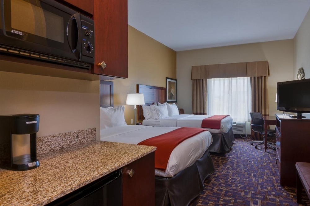 Holiday Inn Express Hotel & Suites Salina Image 39