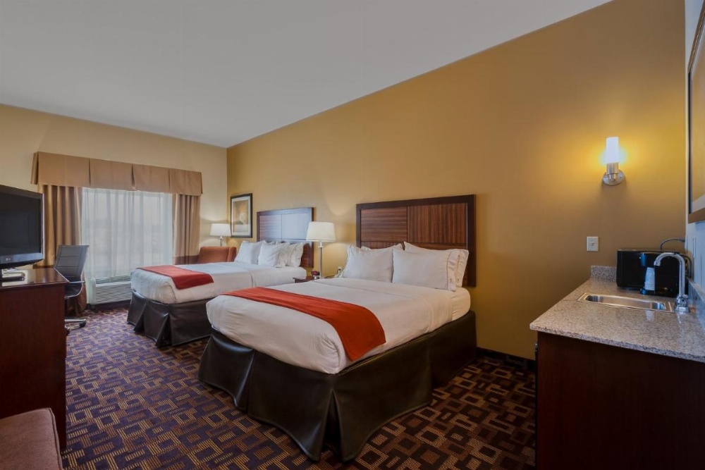 Holiday Inn Express Hotel & Suites Salina Image 40