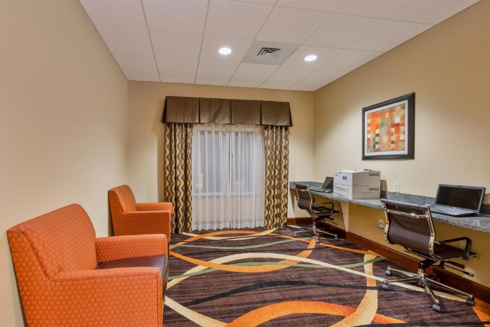 Holiday Inn Express Hotel & Suites Salina Image 42