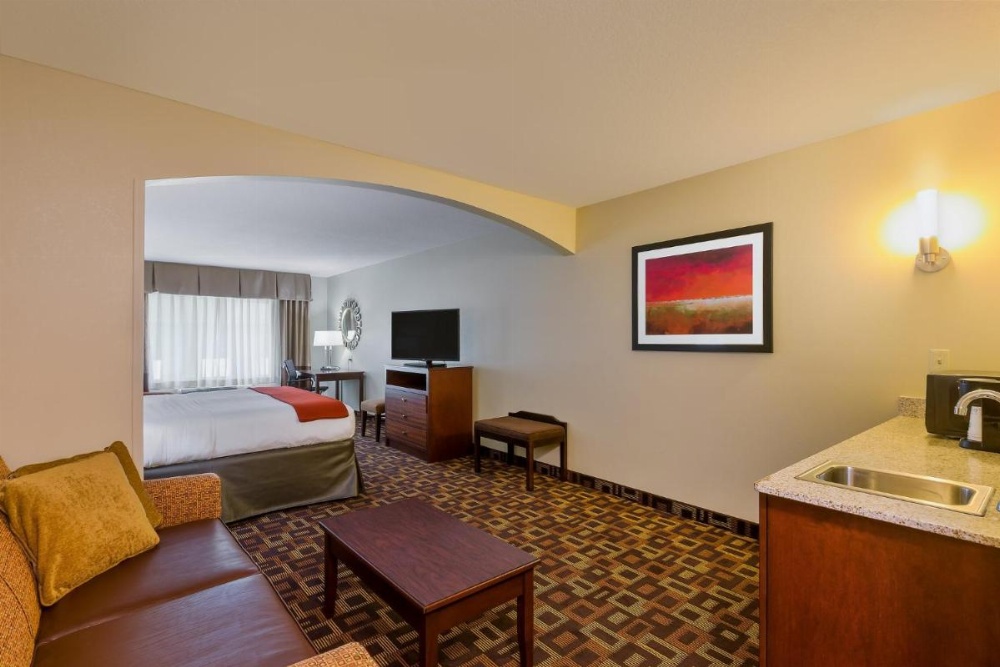 Holiday Inn Express Hotel & Suites Salina Image 43