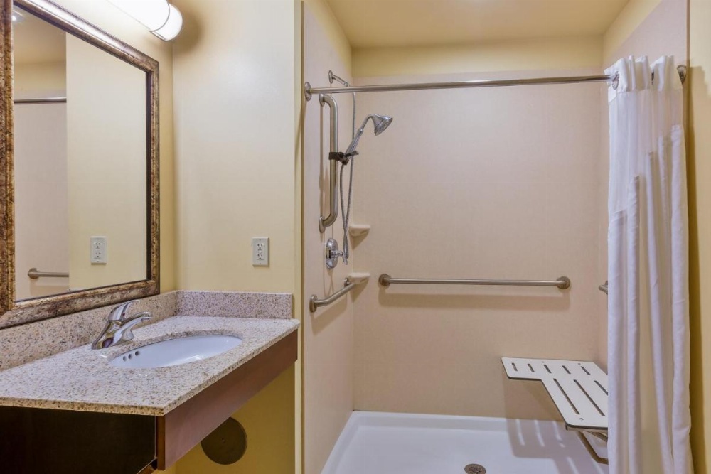 Holiday Inn Express Hotel & Suites Salina Image 44