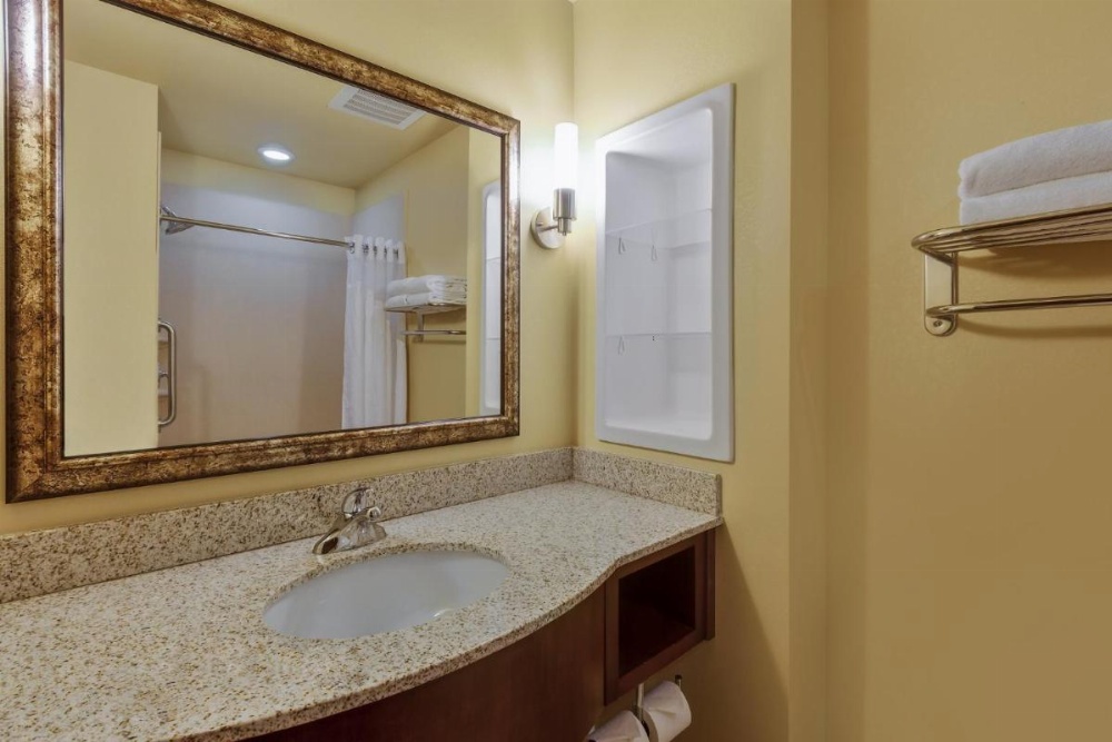 Holiday Inn Express Hotel & Suites Salina Image 45