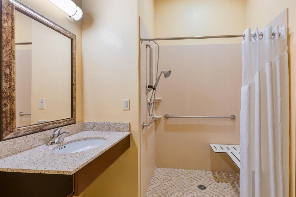Holiday Inn Express Hotel & Suites Salina Image 46