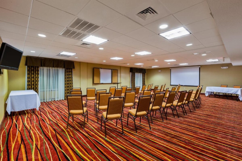 Holiday Inn Express Hotel & Suites Salina Image 47